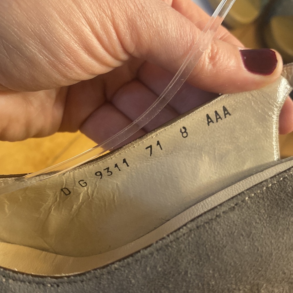 3 For $18 or 2 for $15 Vintage Salvatore Ferragamo gray suede slingback heels - Picture 5 of 9